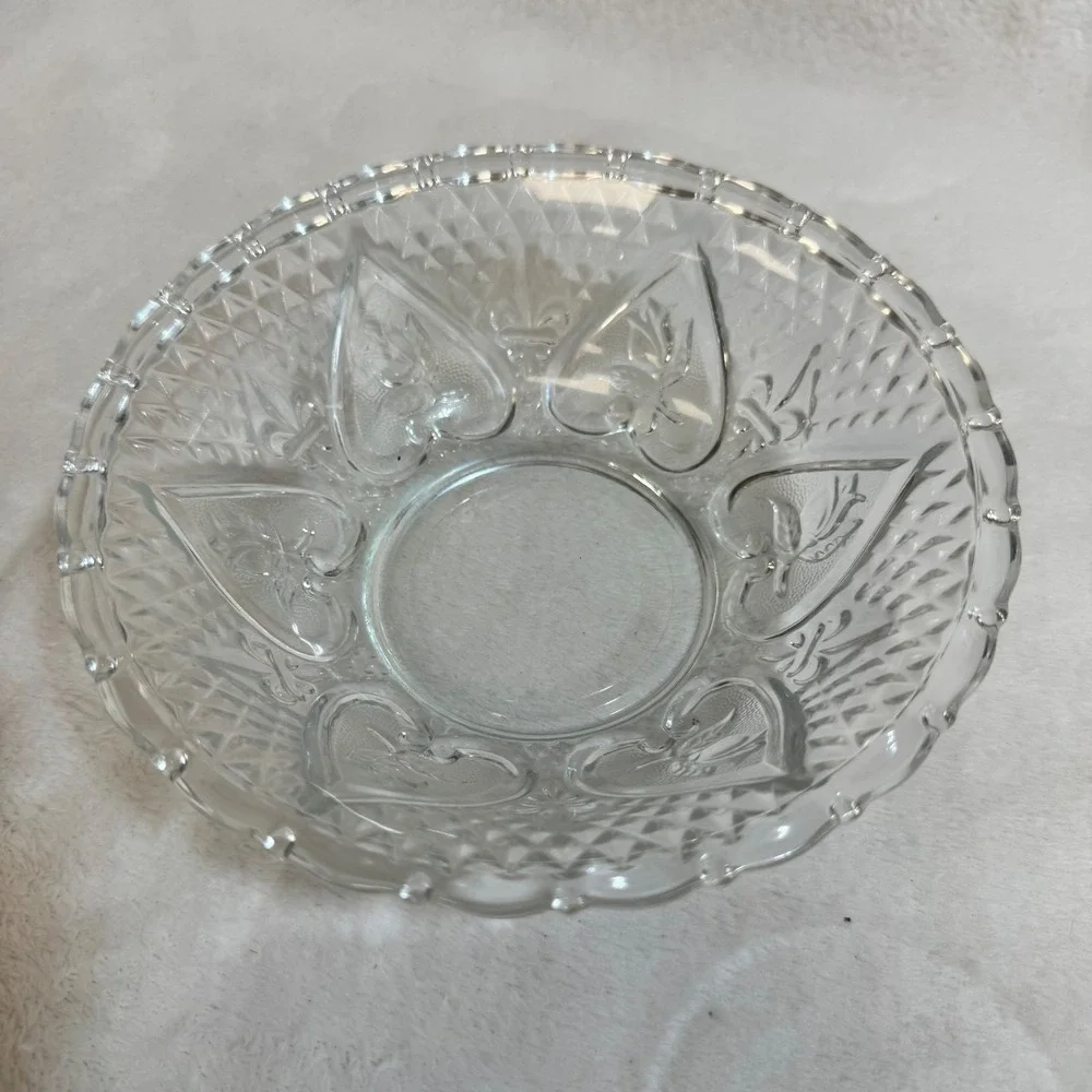 Vintage Clear Glass Heart Etched Serving Bowl Footed‎ Heavy Dish Indonesia